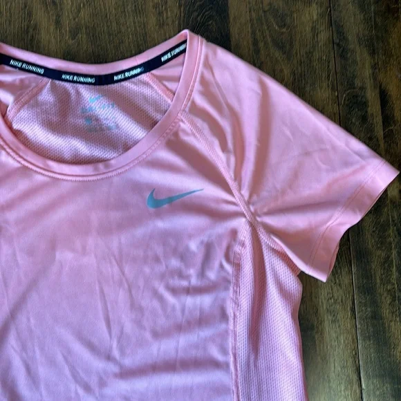 Nike dri-fit shirt. - Picture 3 of 9